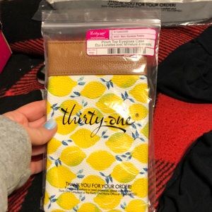 Thirty-one pinch top eyeglass case